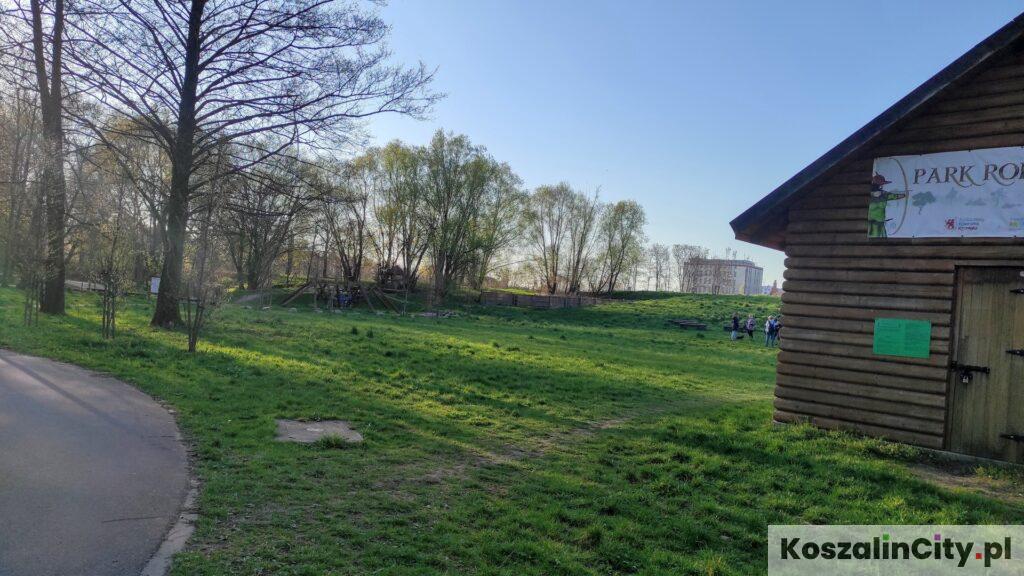 Strzelanie z łuku w Parku Robin Hooda w Koszalinie