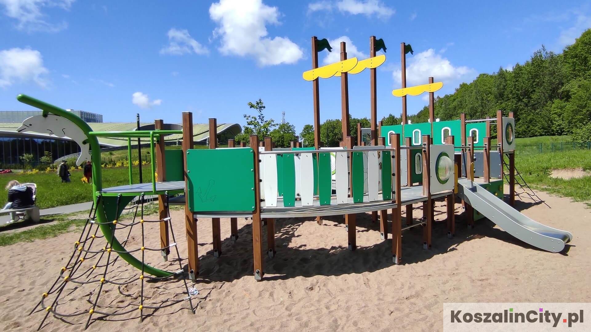 Plac zabaw Pod lasem za aquaparkiem w Koszalinie