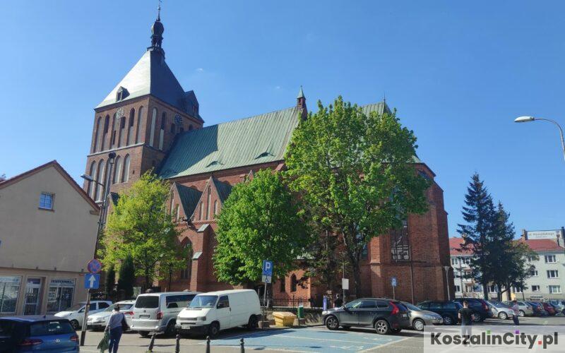 Katedra w Koszalinie od strony Pasażu Millenium