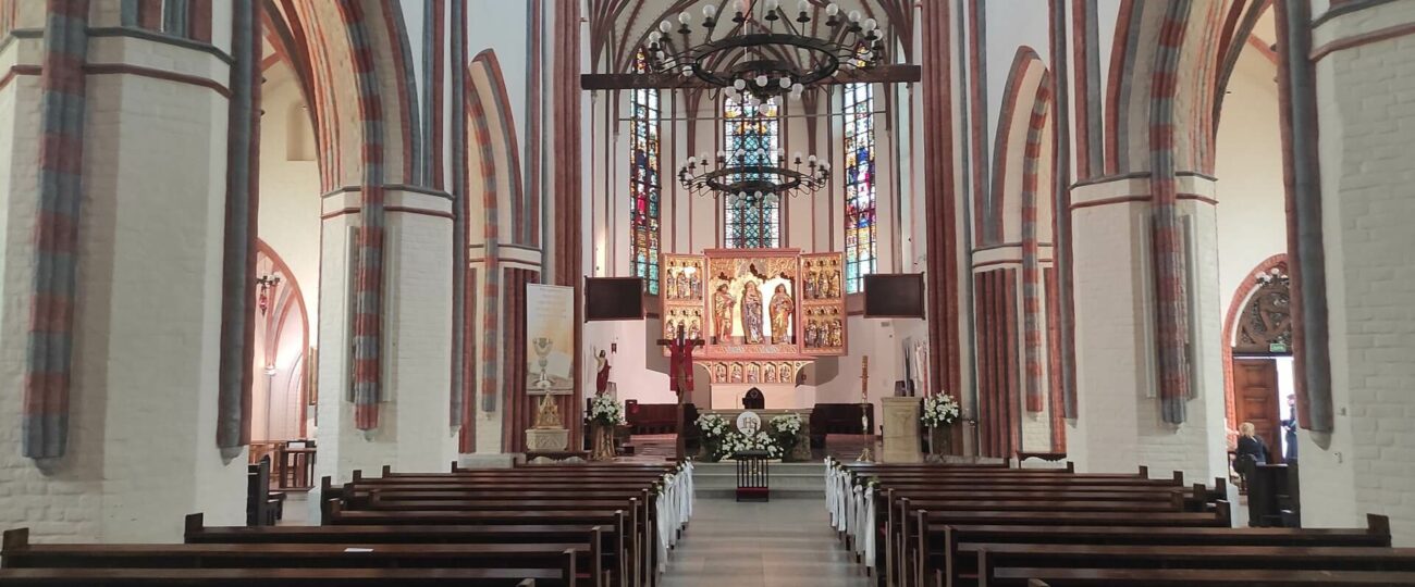 Ingres biskupa Krzysztofa Zadarko. Nowy ordynariusz rozpoczął posługę w koszalińskiej katedrze