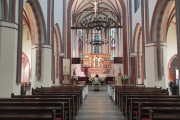 Ingres biskupa Krzysztofa Zadarko. Nowy ordynariusz rozpoczął posługę w koszalińskiej katedrze