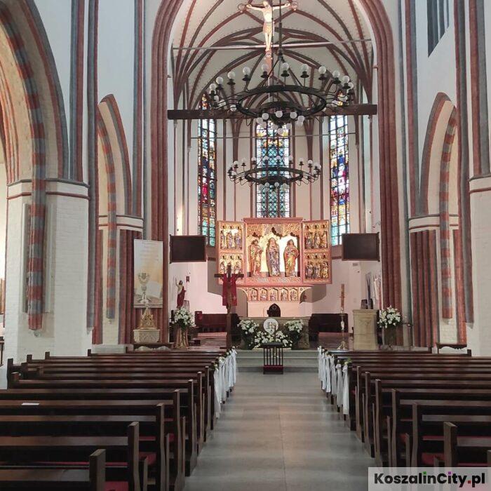 Ingres biskupa Krzysztofa Zadarko. Nowy ordynariusz rozpoczął posługę w koszalińskiej katedrze