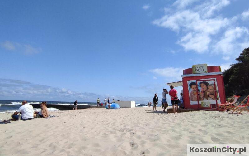 Budka z lodami na plaży w Chłopach