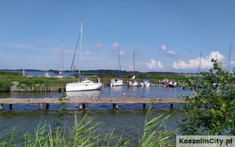 Przystań na jeziorze Jamno
