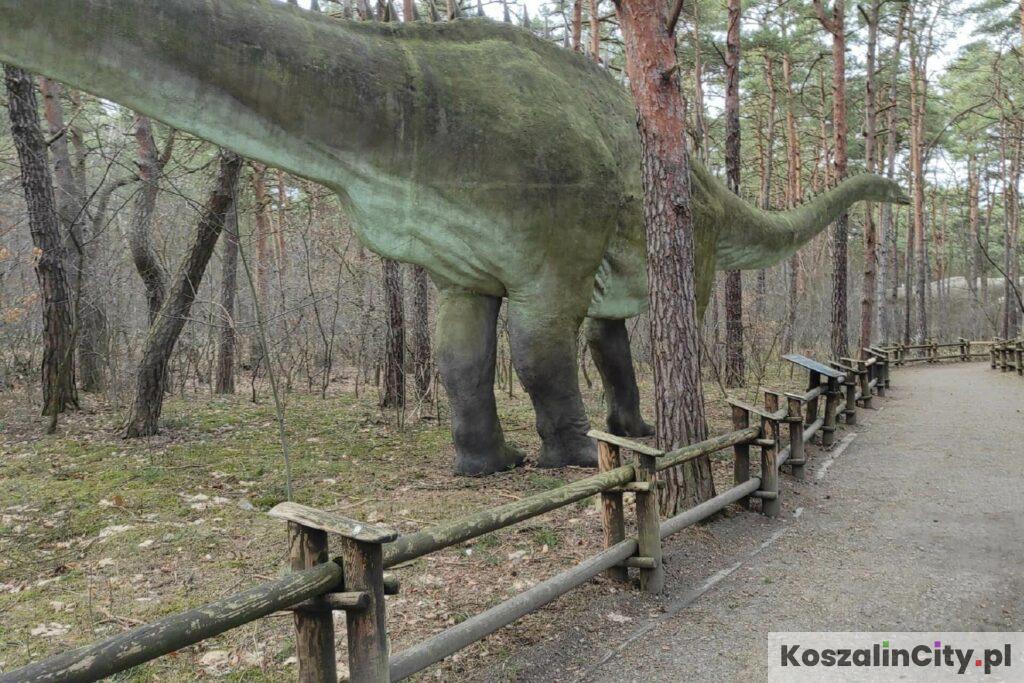 Dinozaur z długą szyją w Jura Parku w Solcu Kujawskim