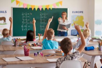 Jak sprawdzić, która szkoła jest najlepsza w okolicy? Poradnik dla rodziców i uczniów!