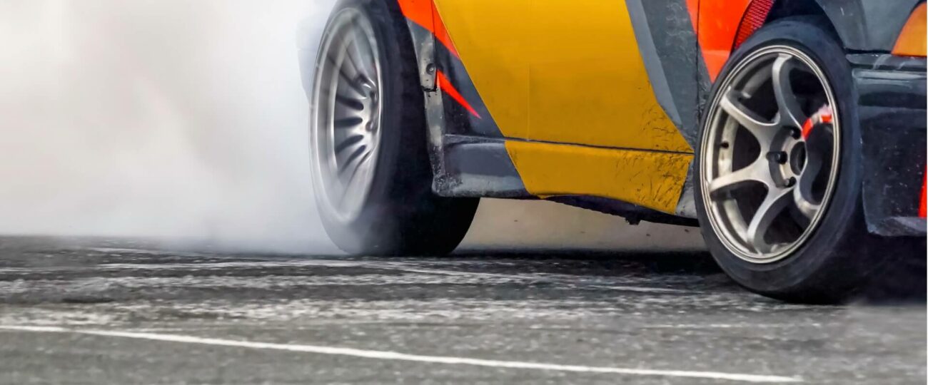 Nowelizajca przepisów dotyczących nielegalnych zlotów samochodowych wchodzi w życie