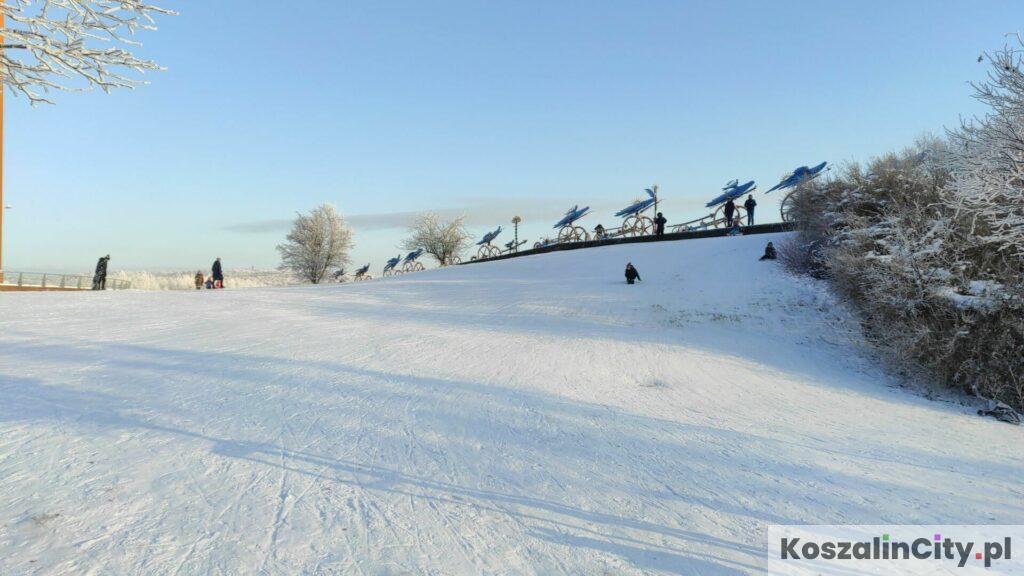 Górka na sanki z dziećmi w Koszalinie