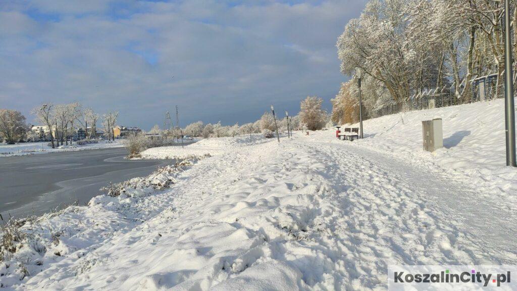 Opady śniegu w Koszalinie nad Wodną Doliną