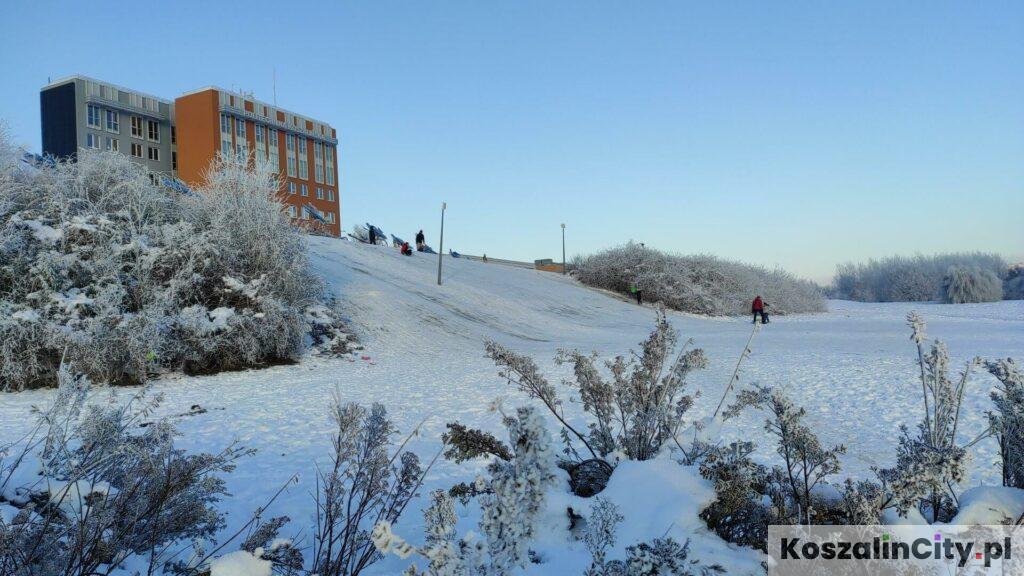 Zjeżdżanie na sankach w Koszalinie
