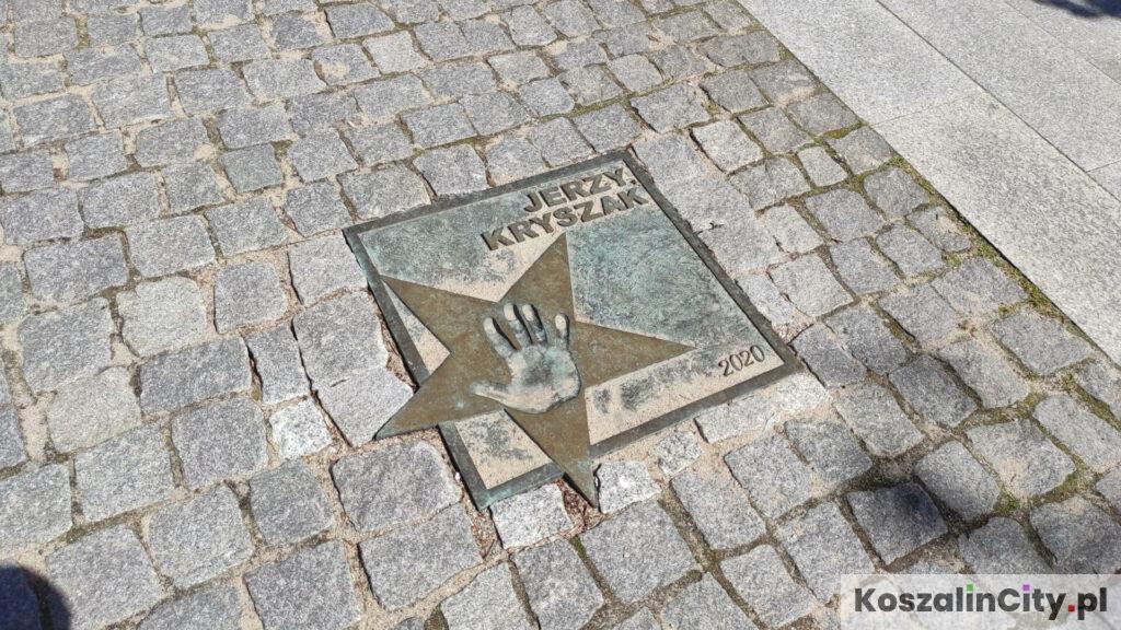 Jerzy Kryszak - Odcisk dłoni na Alei Gwiazd Kabaretu w Koszalinie