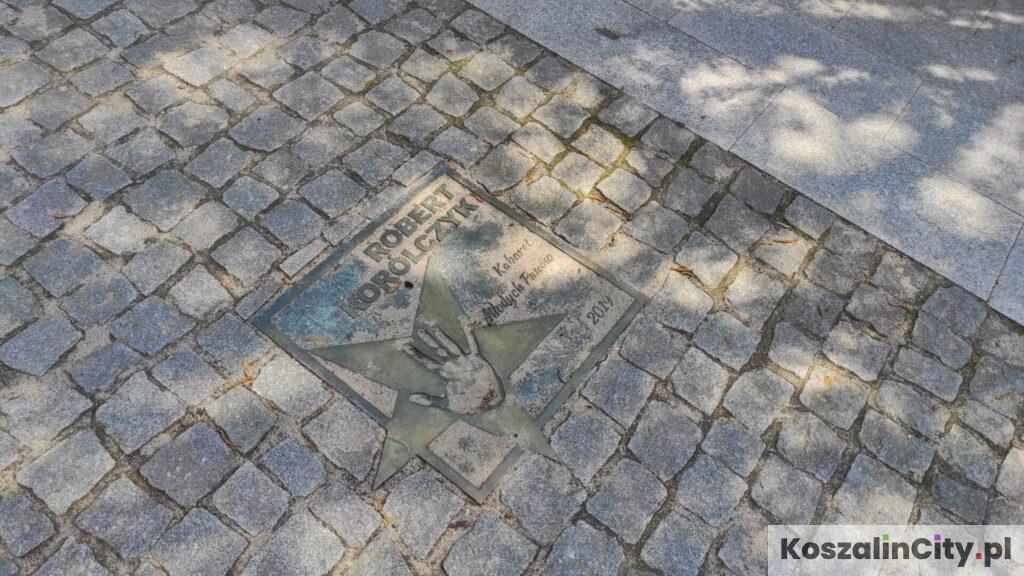 Robert Korólczyk - Kabarek Młodych Panów - Odcisk dłoni na Alei Gwiazd Kabaretu w Koszalinie