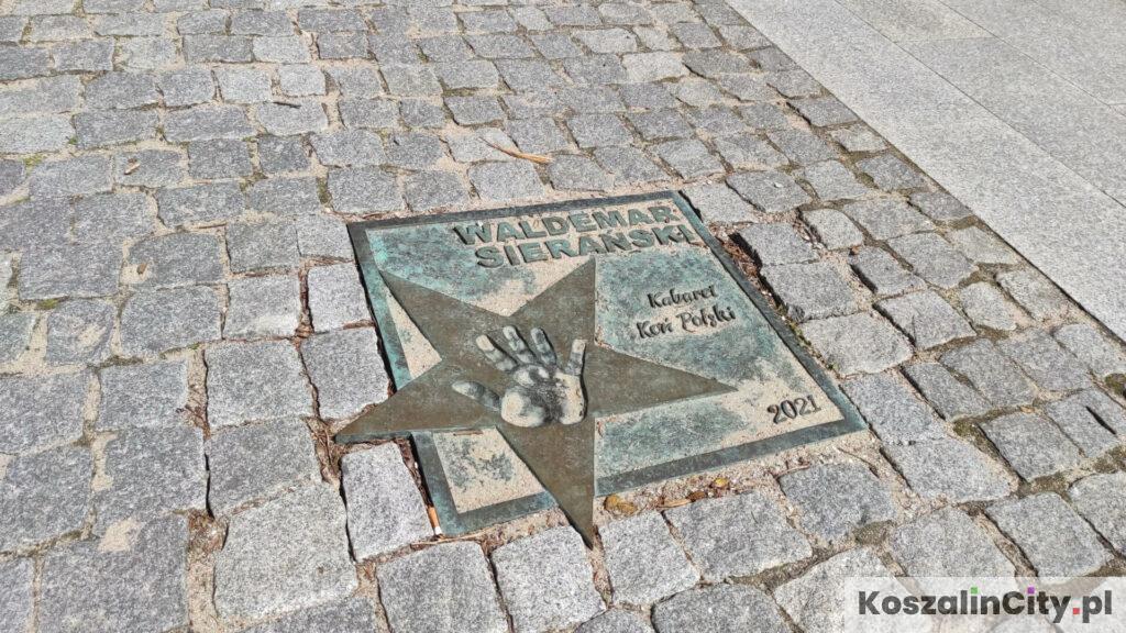 Waldemar Sierański - Kabaret Koń Polski - Odcisk dłoni na Alei Gwiazd Kabaretu w Koszalinie