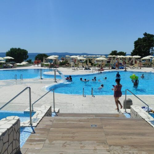 Zaton Holiday Resort w Chorwacji – atrakcje, domki, baseny, restauracje, ceny, co warto wiedzieć? [video]