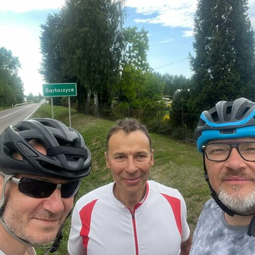 Trzech muzyków klasycznych jedzie rowerami dookoła Polski w szczytnym celu
