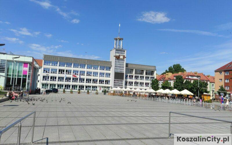 Rynek Staromiejski przed Urzędem Miejskim w Koszalinie