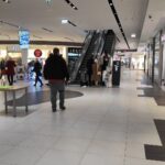 Policja poszukuje właściciela gotówki znalezionej w centrum handlowym w Koszalinie