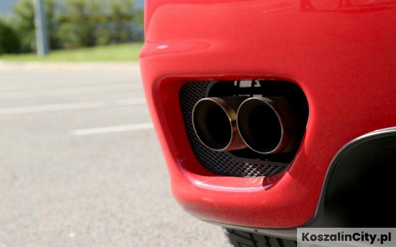 Pijany drifter z Koszalina wjechał Dodgem w materiały budowlane