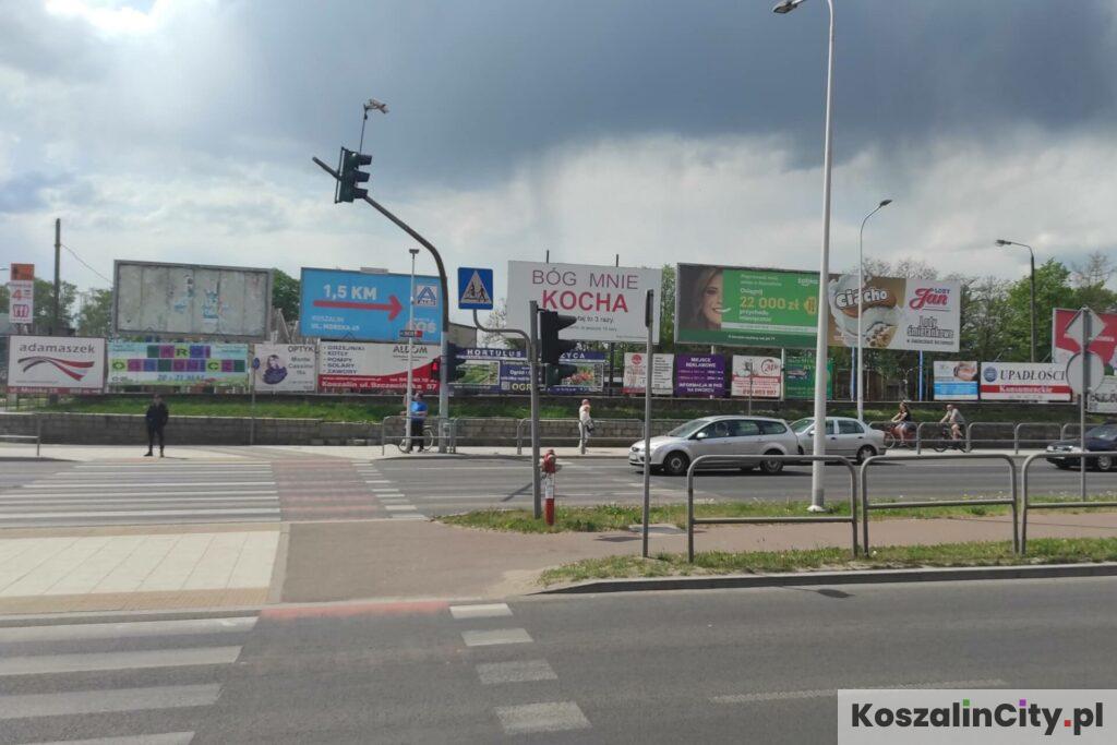 Reklamy przy dworcu PKS w Koszalinie