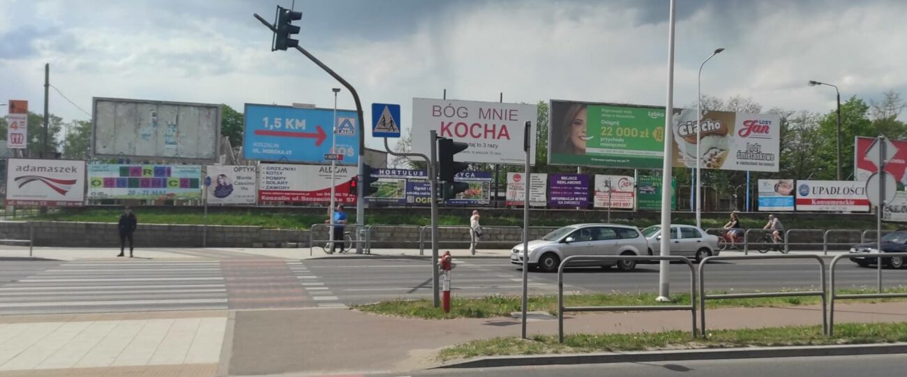Szpecące reklamy i billboardy w Koszalinie – czy znikną z miasta? 🛑