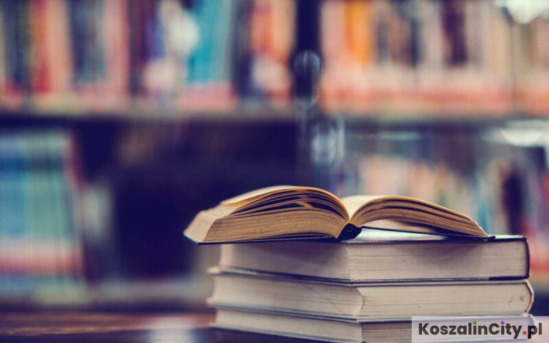 Książki w bibliotece miejskiej