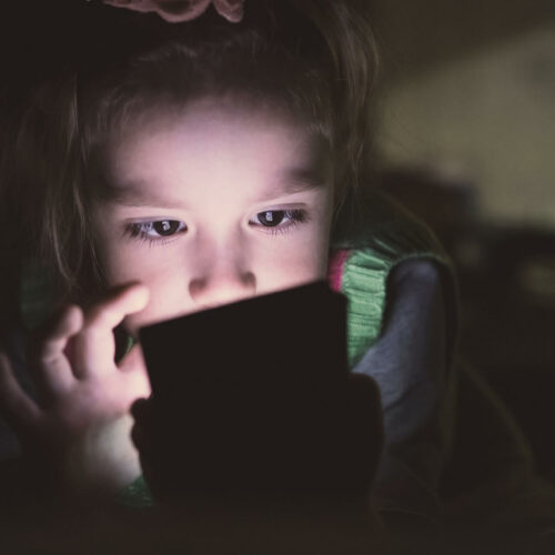 “Akceptuję. Nie hejtuję” – policjanci uczą dzieci i młodzież bezpiecznego Internetu