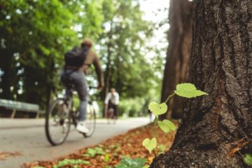 Koszalińska policja prowadzi akcję „Pieszy i rower”, aby zwiększyć bezpieczeństwo na drogach