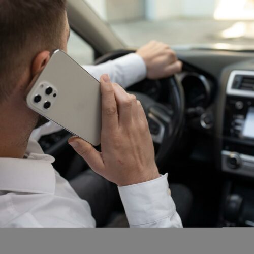 “Łapki na kierownicę” – kampania na rzecz bezpieczeństwa na drogach