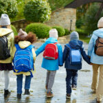 Bądź widoczny – bądź bezpieczny! Dzielnicowi uczą najmłodszych, jak chronić życie na drodze