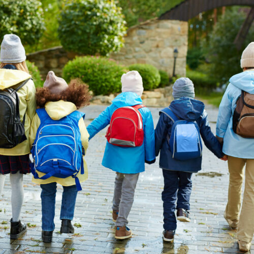 Bądź widoczny – bądź bezpieczny! Dzielnicowi uczą najmłodszych, jak chronić życie na drodze