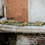 Koszalińscy policjanci pomagają bezdomnym przetrwać chłodne noce