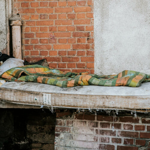 Koszalińscy policjanci pomagają bezdomnym przetrwać chłodne noce