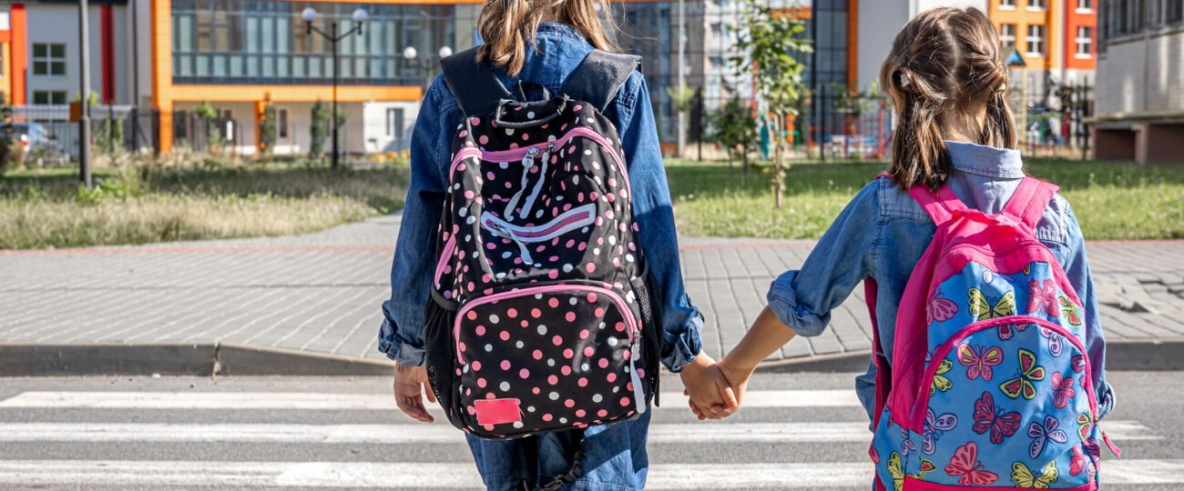 Dzielnicowi uczą najmłodszych bezpiecznych zachowań na drodze