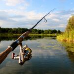 Legalny połów ryb pod kontrolą. Wspólne działania Policji oraz straży rybackiej nad wodami Koszalina