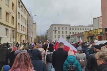 Marsz Niepodległości 2025 przeszedł ulicami Koszalina [ZDJĘCIA+VIDEO]