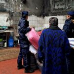 Dzielnicowi z II komisariatu niosą pomoc osobom w kryzysie bezdomności