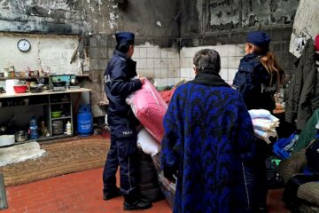 Dzielnicowi z II komisariatu niosą pomoc osobom w kryzysie bezdomności