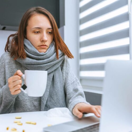 Raport: Nawet 60% Polaków pracuje pomimo choroby, a 34% na zwolnieniu lekarskim