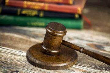 Znęcanie się i próba zabójstwa 8-latka. Przed sądem w Koszalinie rozpoczął się proces