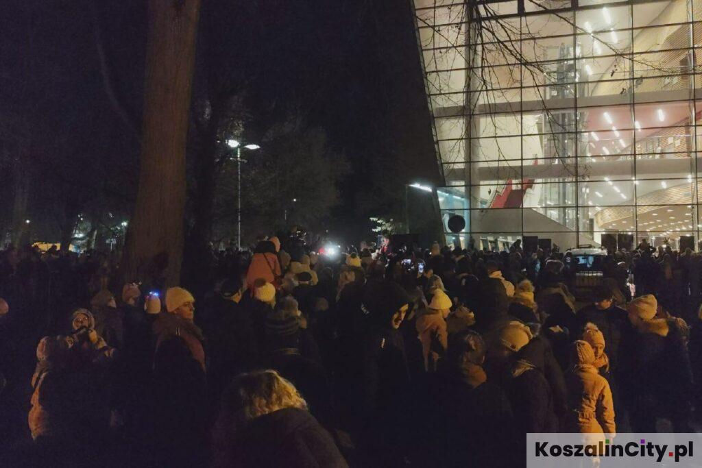 Tłumy na odpaleniu iluminacji świątecznych w Koszalinie