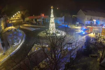 Pożar sklepu Biedronka w Polanowie. Trwa akcja gaśnicza [video] 🔴