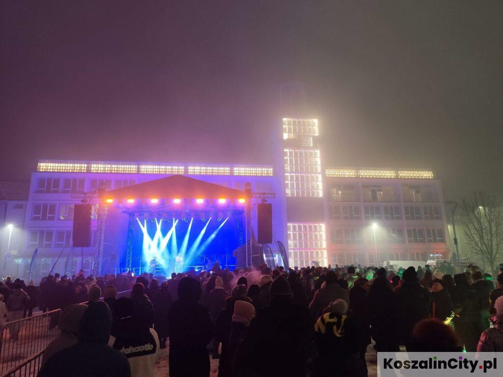 Tłumy mieszkańców na sylwestrze w Koszalinie