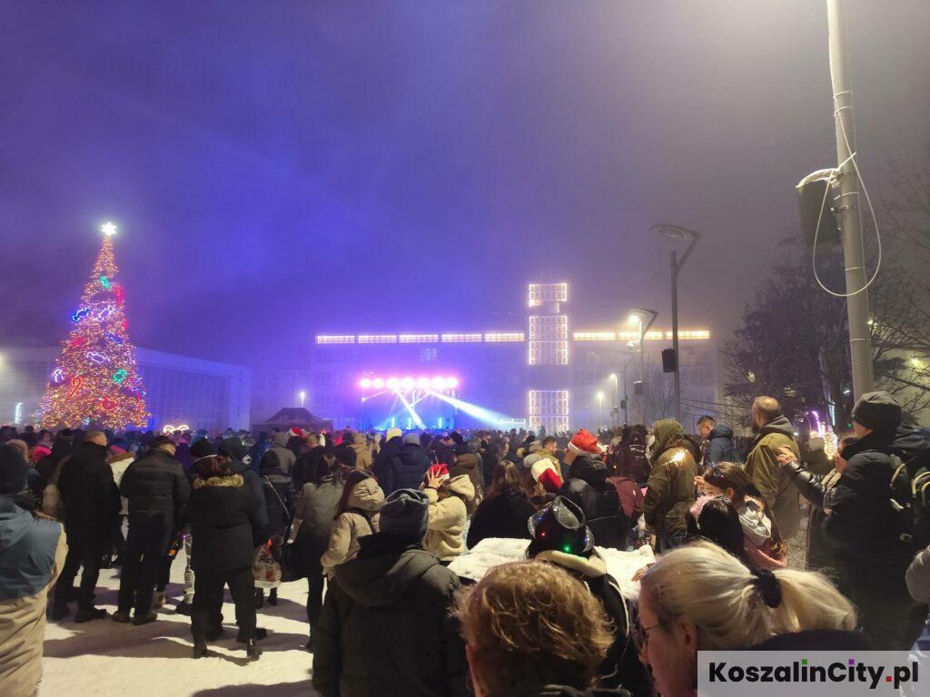 Zabawa sylwestrowa na rynku w Koszalinie